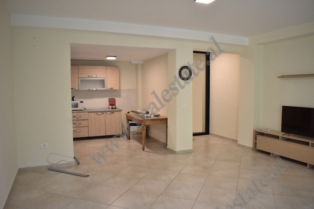 Apartament per zyra&nbsp;me qira ne rrugen Mihal Grameno prane shkolles se Baletit ne Tirane.

Zyr